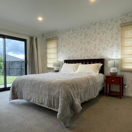 Modern，Spacious 5 Bedroom House In North Hamilton Exterior photo
