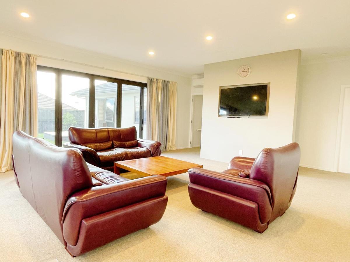 Modern，Spacious 5 Bedroom House In North Hamilton Exterior photo