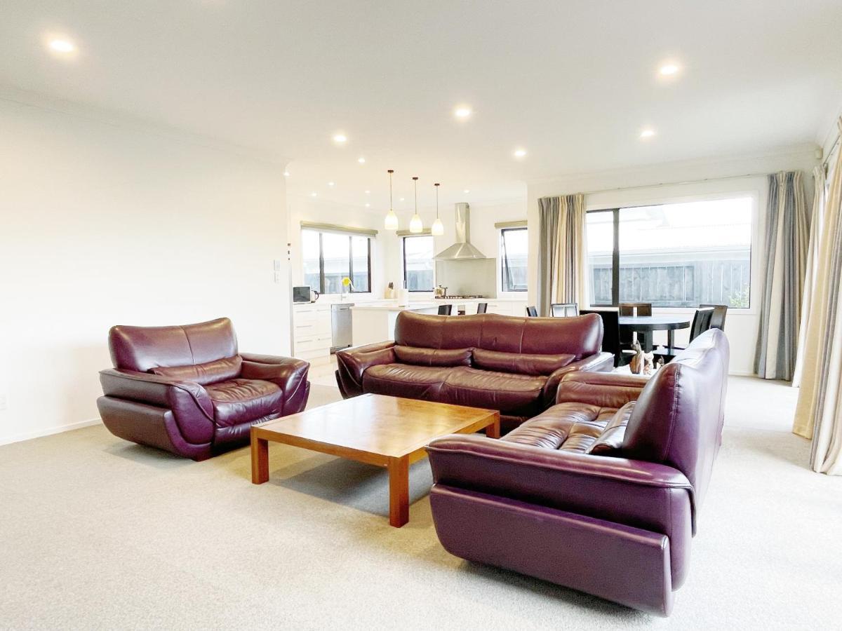 Modern，Spacious 5 Bedroom House In North Hamilton Exterior photo