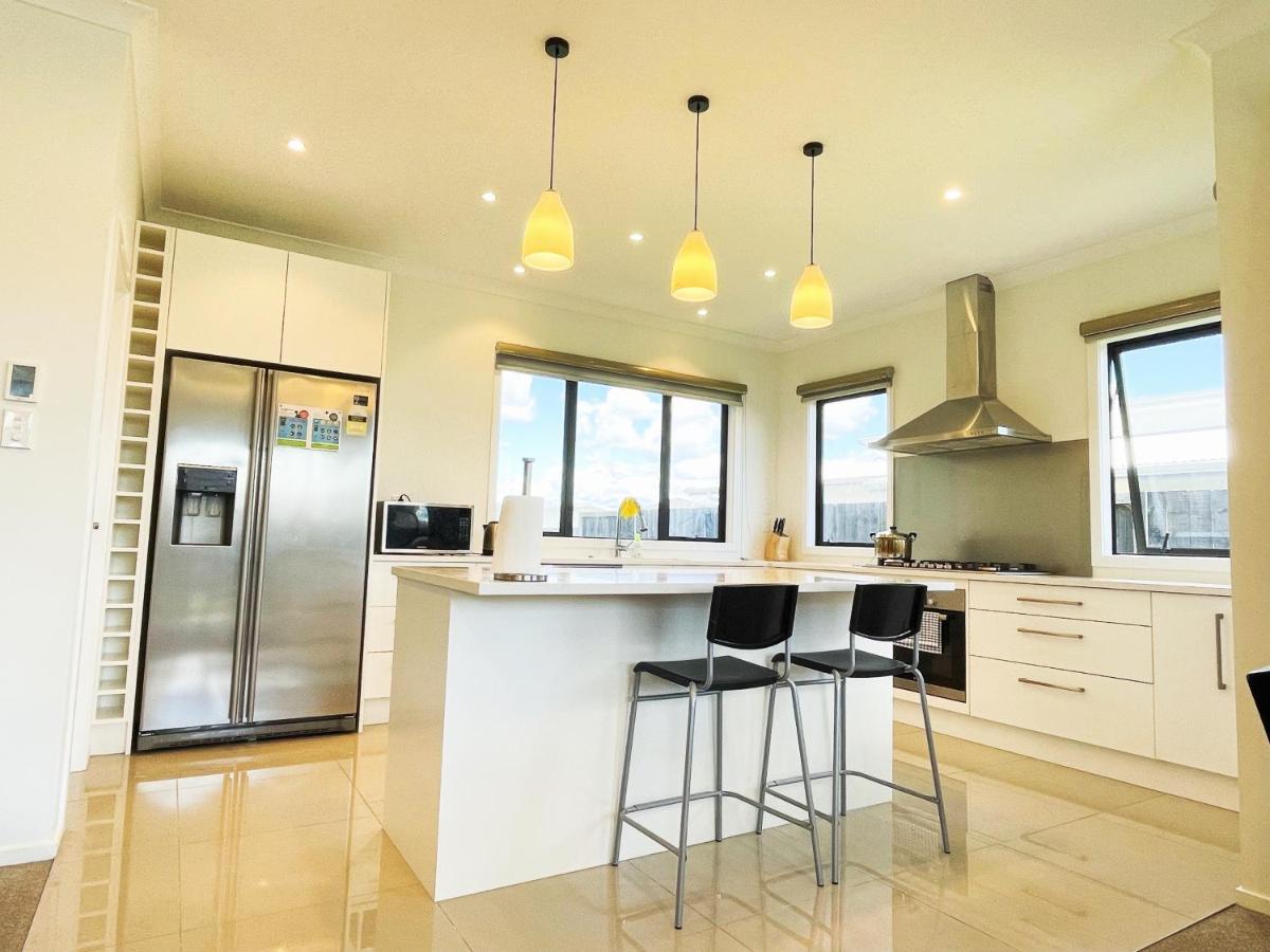 Modern，Spacious 5 Bedroom House In North Hamilton Exterior photo