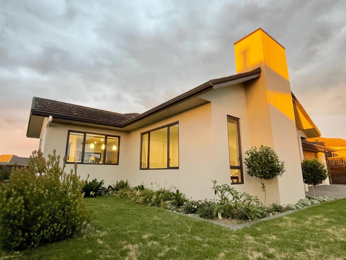 Modern，Spacious 5 Bedroom House In North Hamilton Exterior photo